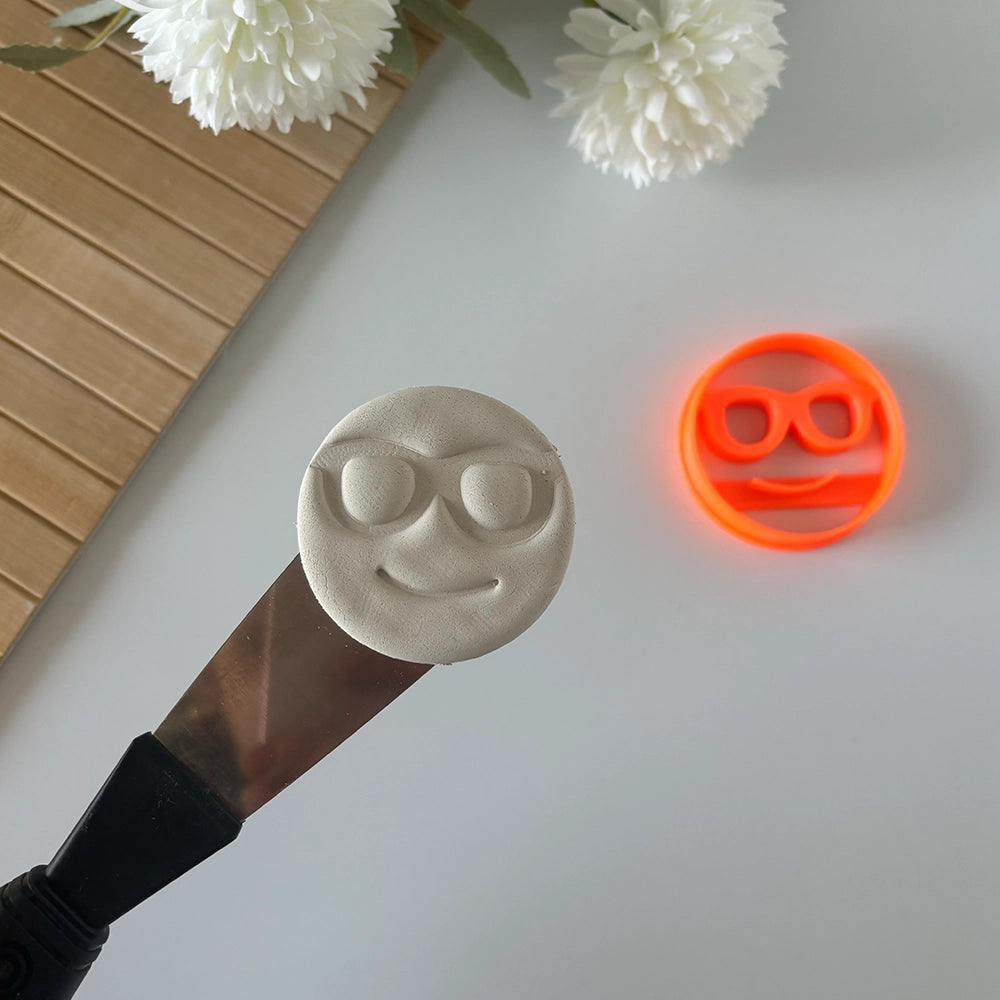 Gözlük Emojisi