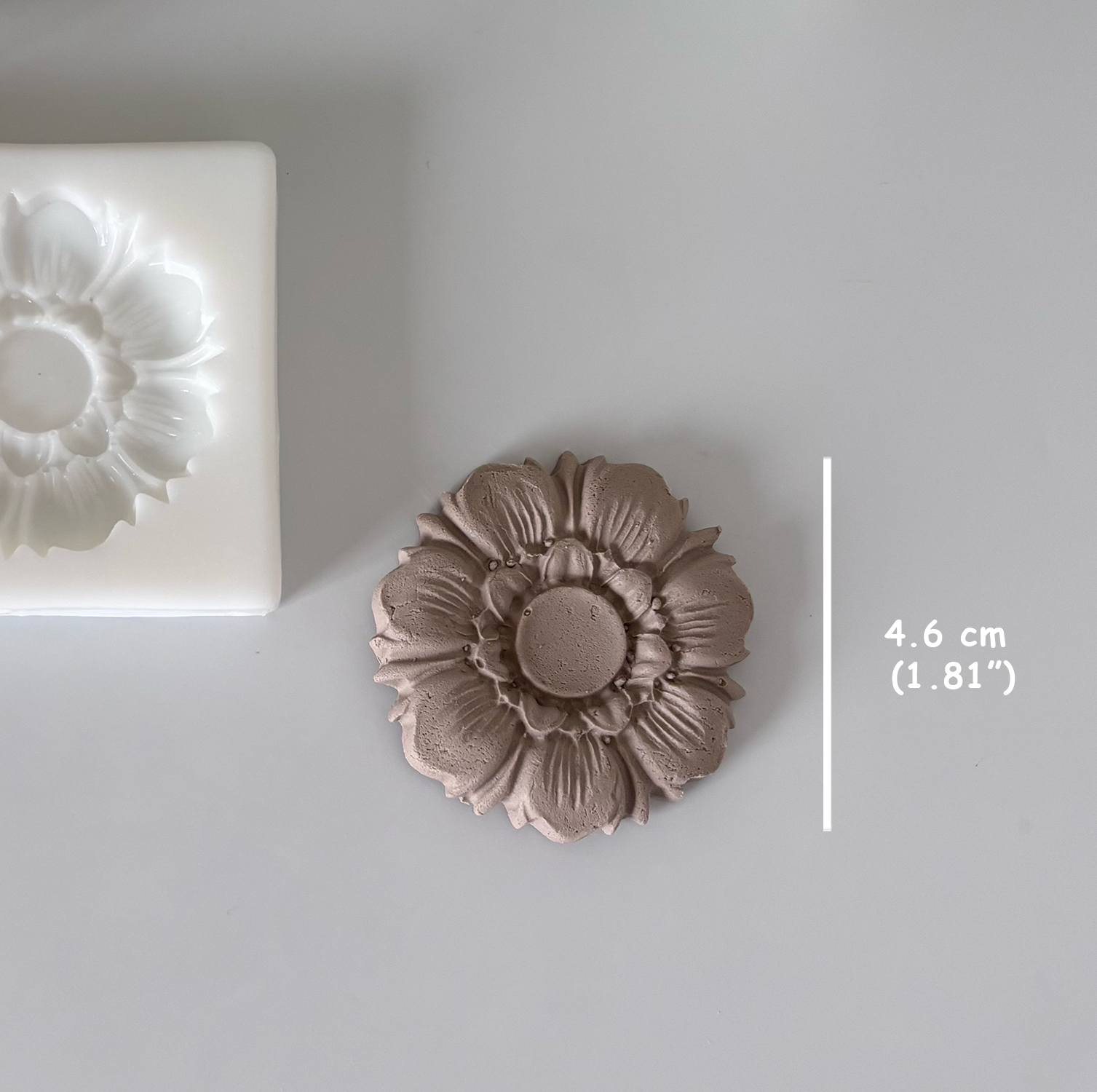 Mini Çiçek Rozeti Silikon Kalıp – 4,6 cm