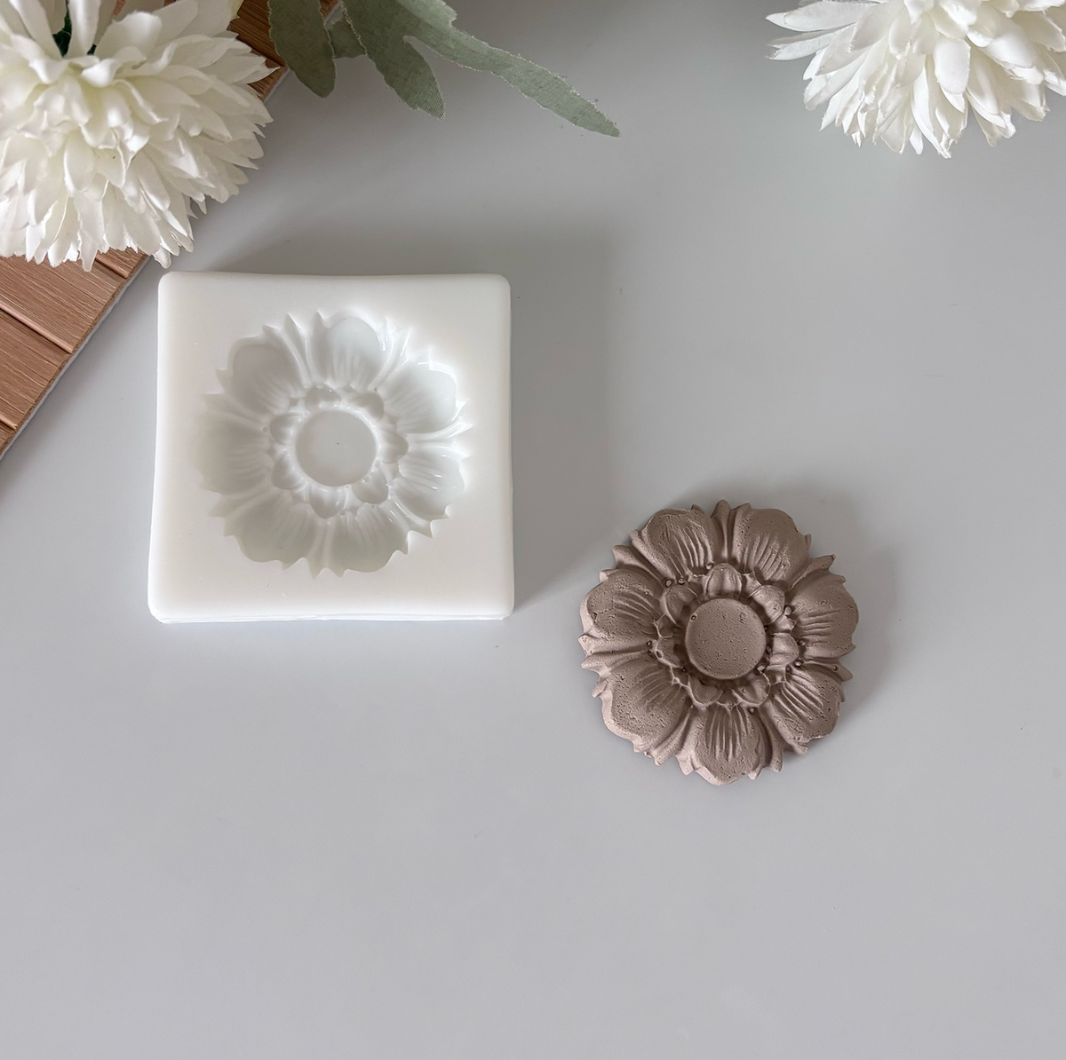 Mini Çiçek Rozeti Silikon Kalıp – 4,6 cm